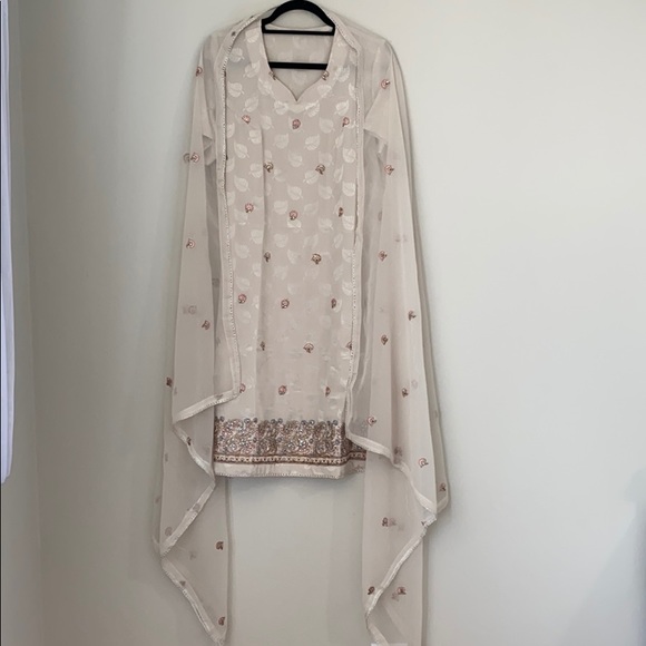 Pakistani women’s Shalwar kameez 3 piece Dress - Picture 5 of 8